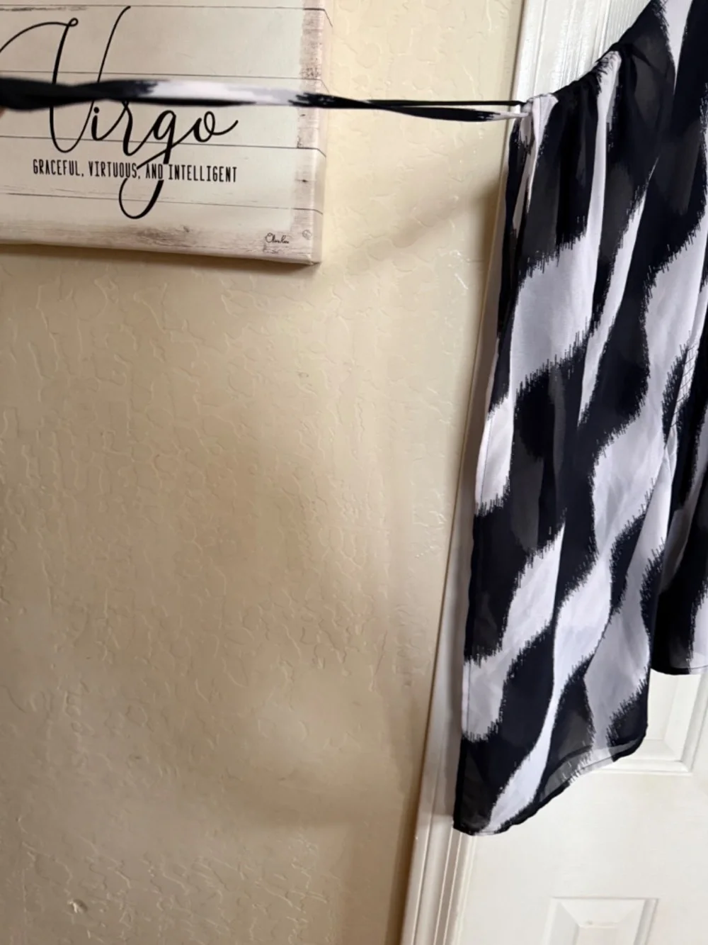 VERY Vintage:: Michael Kors Navy Blue and White top in size L/XL